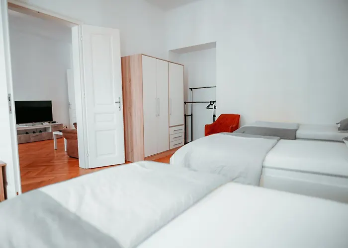 Apartment Raimond Ottakring 14 *